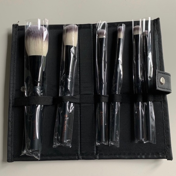 Crown Makeup | Crown Brush Essentials Set - Picture 2 of 6